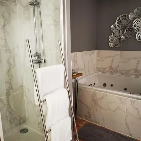 Privatif Sauna Jaccuzi Pensión Niza